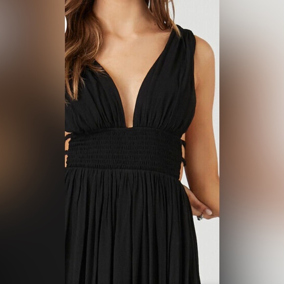 BRAND NEW W/O TAGS BLACK MAXI DRESS WITH CUT OUT SIDE DETAILS. Size XL. - Picture 5 of 5